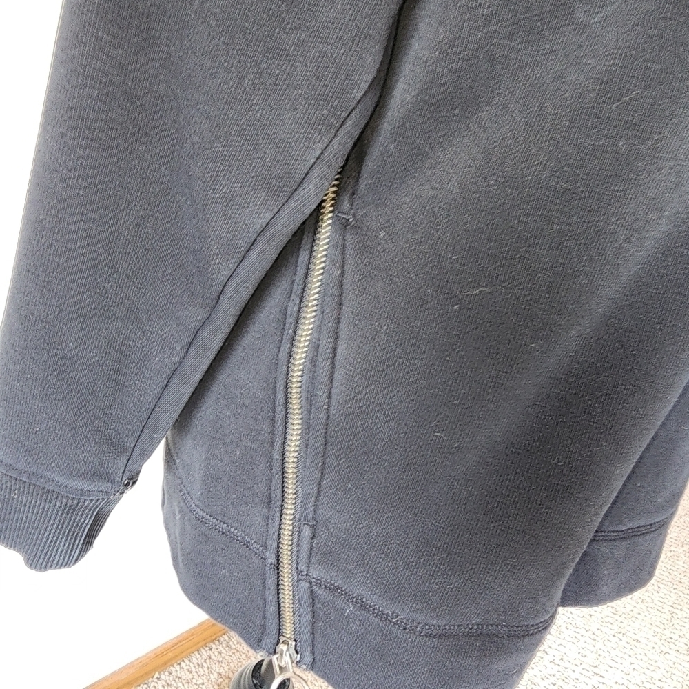 Athleta Women's Black Sweatshirg Size S. - Picture 4 of 5